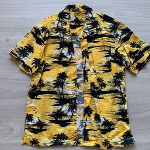 Old Navy XXL Yellow Hawaiian Shirt (Boys) 🌴
